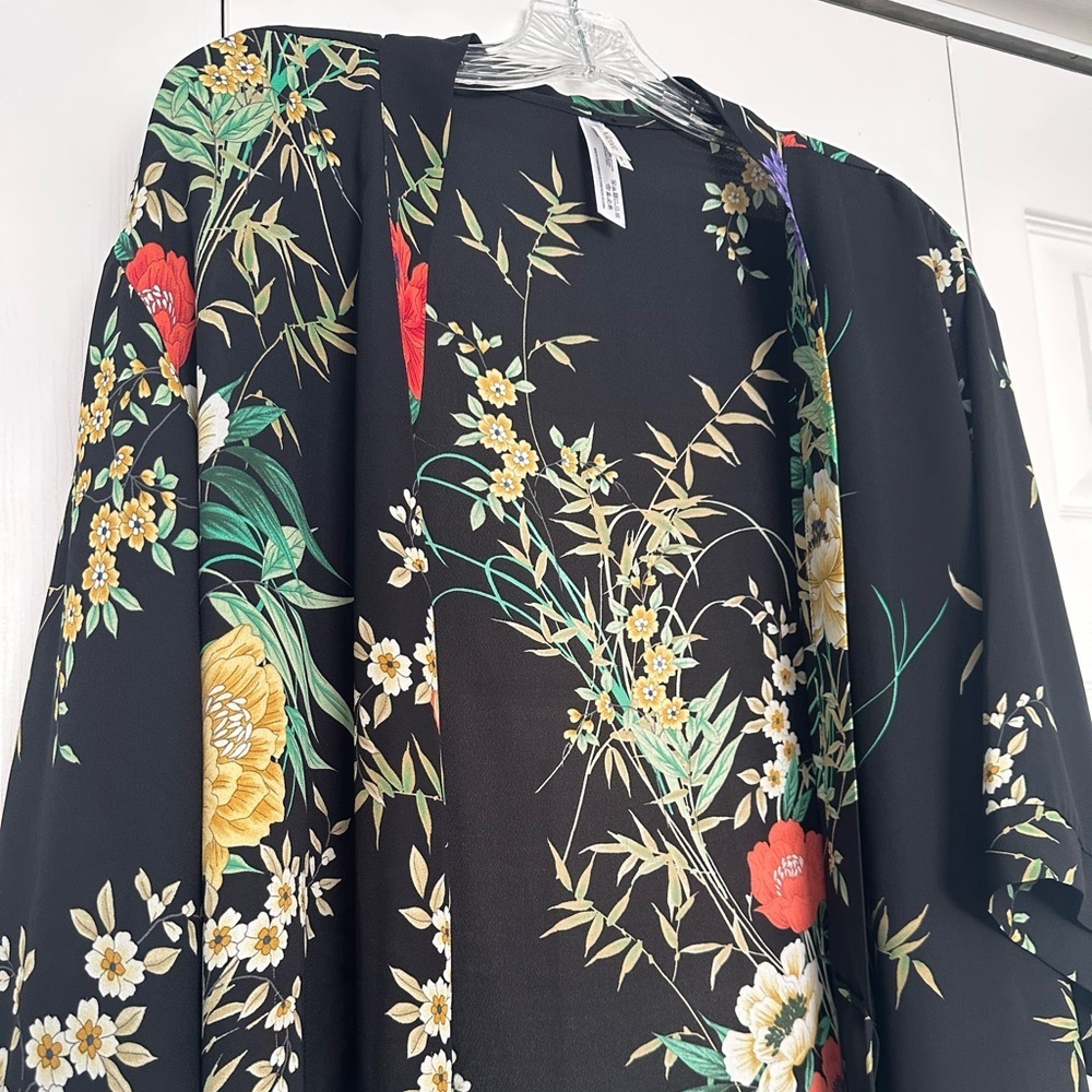 Flora Nikrooz Black Floral Robe - Size L - EUC - Picture 5 of 8